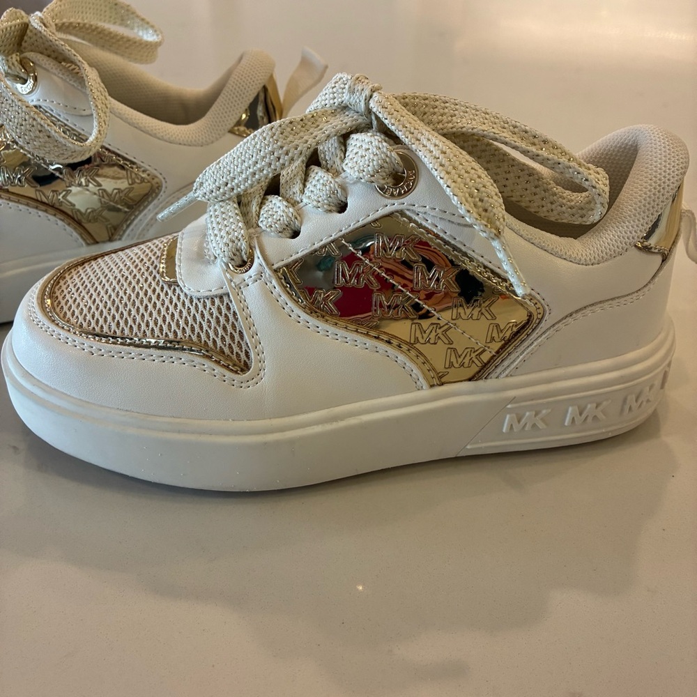 Like New Michael Kors Girls' Metallic Detail Sneakers (Youth)